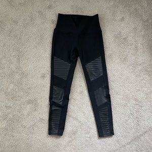 alo leather panel leggings in black, size small